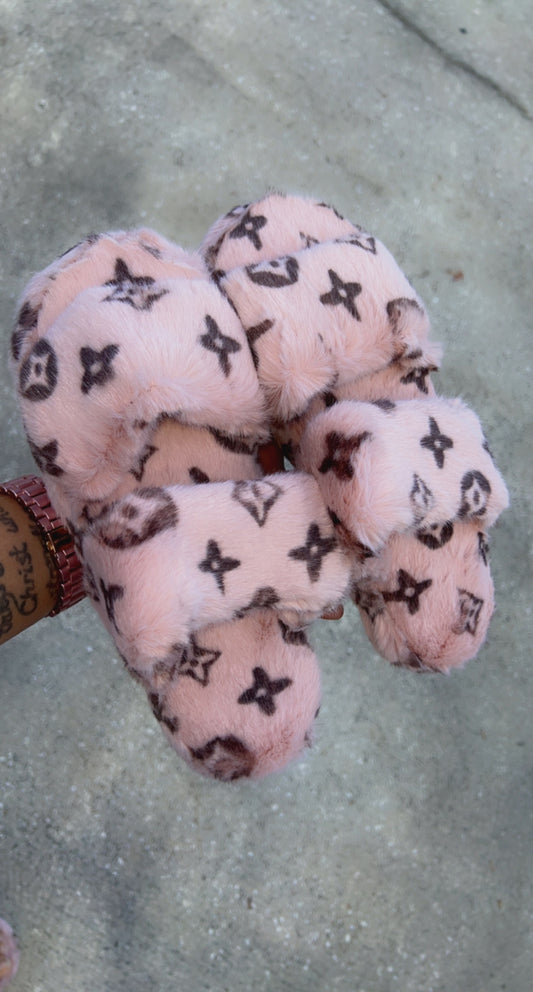 Furr Slippers (Pink)